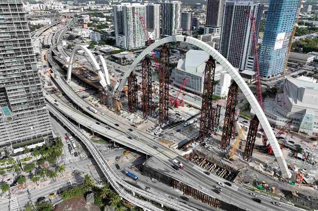 I-395 Signature Bridge arch construction